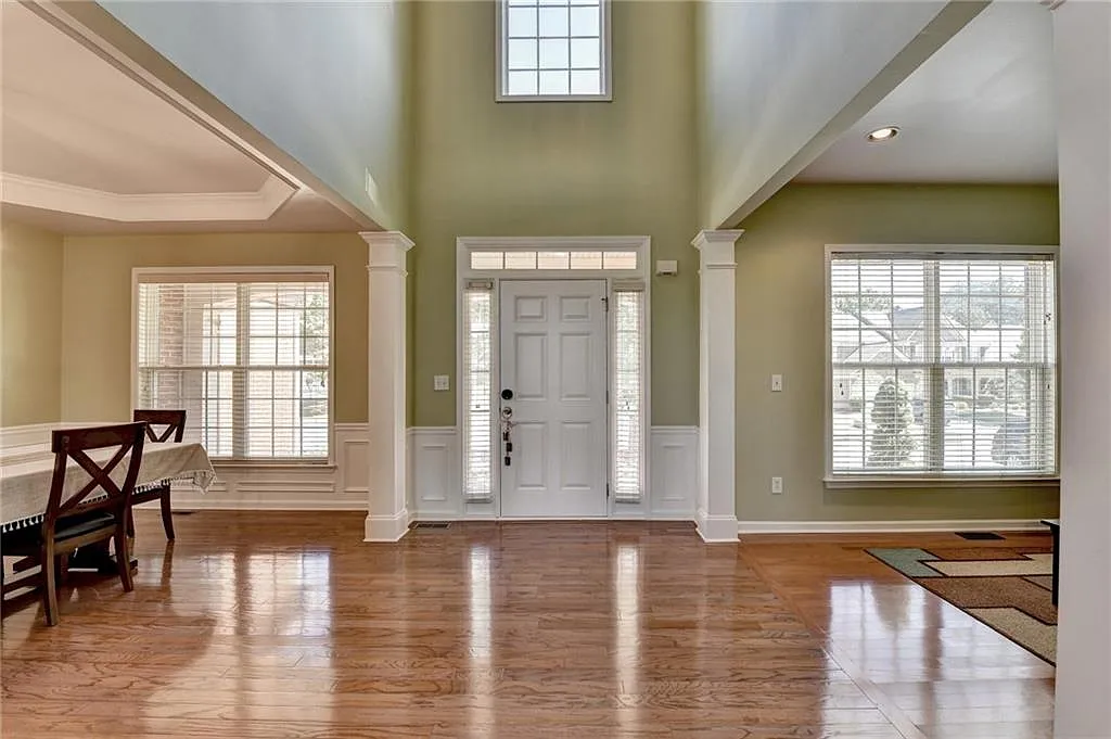 6 bed, 4.0 bath, 4523 sqft, $3,500 — Photo 3