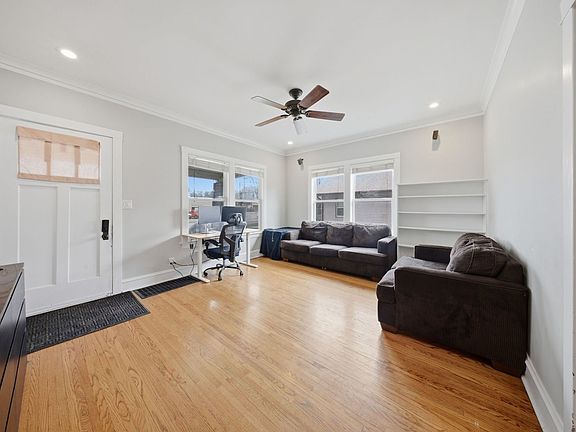 3rd image of 1059 Larkin Ave