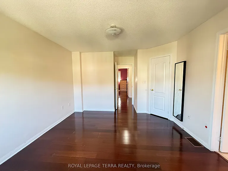 80 Acorn Pl #16 — Photo 39