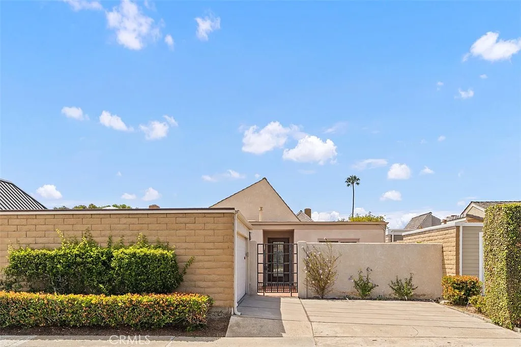 3 bed, 2.0 bath, 1589 sqft, $8,300 — Photo 2