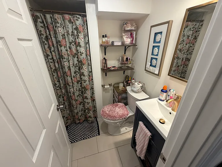 165 Chiswick Rd #B — Photo 4