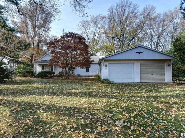 203 W Lincoln St, Owaneco, IL 62555