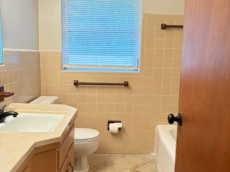 3243 N Orange Ave — Photo 19