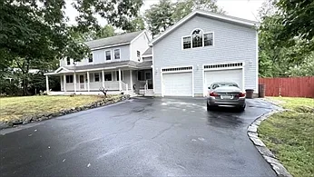 4 bed, 2.5 bath, 3372 sqft, $5,300 — Photo 1