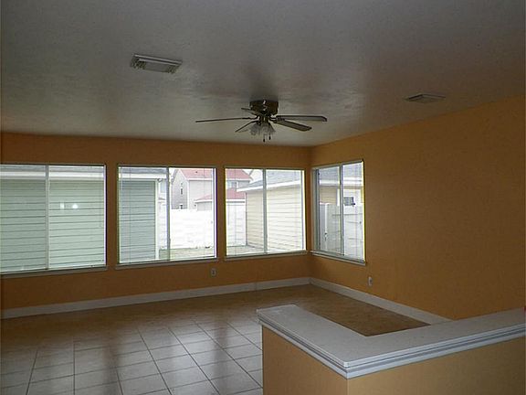3rd image of 3819 E Traditions Ct