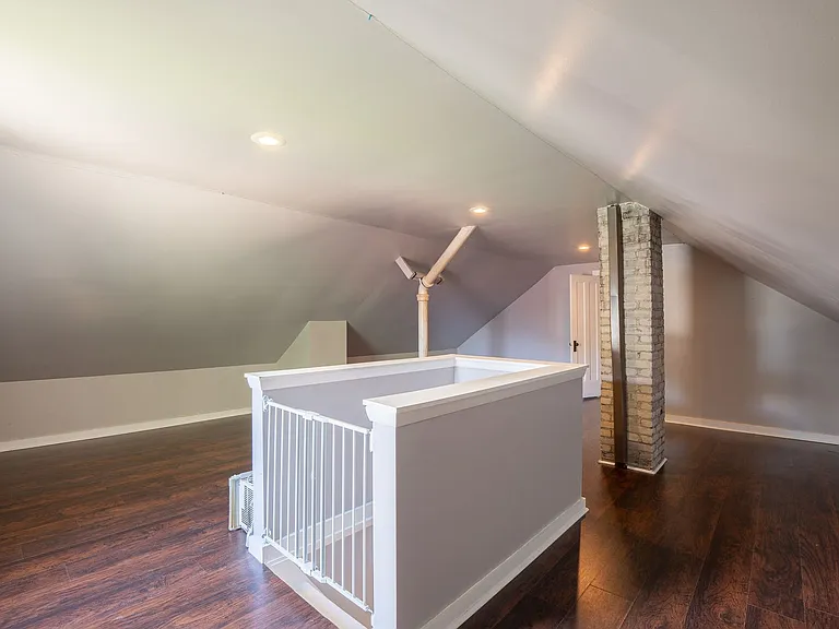 523 E Henry Clay St — Photo 14