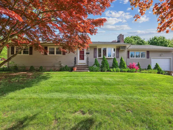 11 Jamestown Road, Hamden, CT 06518