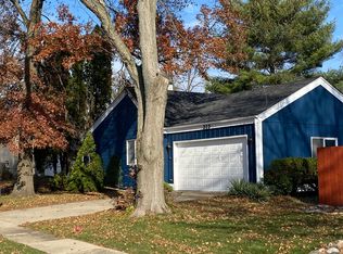 313 S Hawthorne St, Elgin, IL 60123