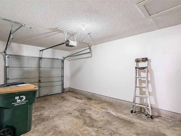 3800 Foust Trl #B — Photo 8
