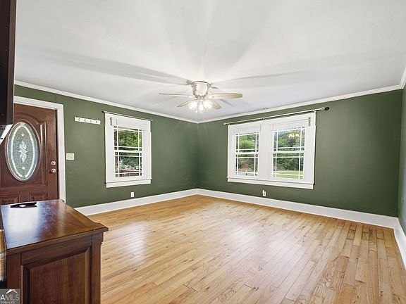 5th image of 38 Nelson St SE