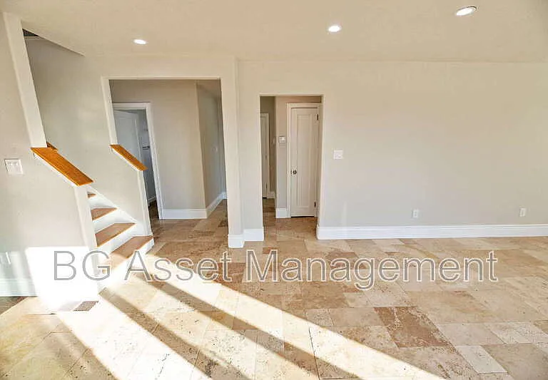1723 Bayo Vista Ave — Photo 2