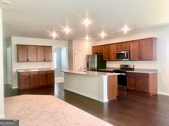 5th image of 308 Foxglove Way