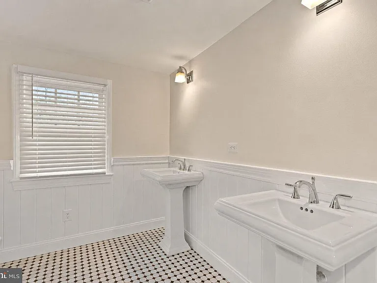 326 Walker Rd — Photo 23