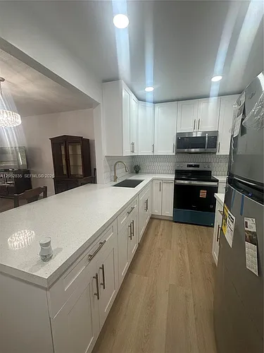 9175 SW 77th Ave #304 Photo 1