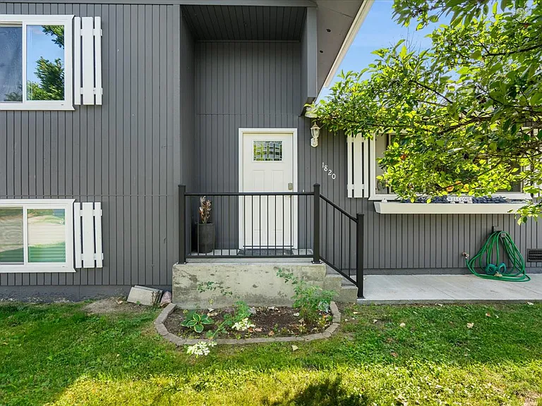 1820 N Burl Ln — Photo 3