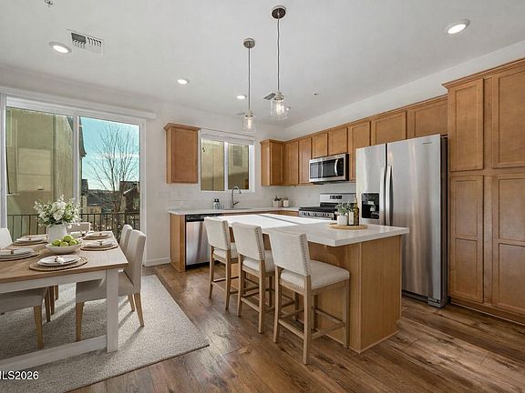 3rd image of 530 Gloria May Ln