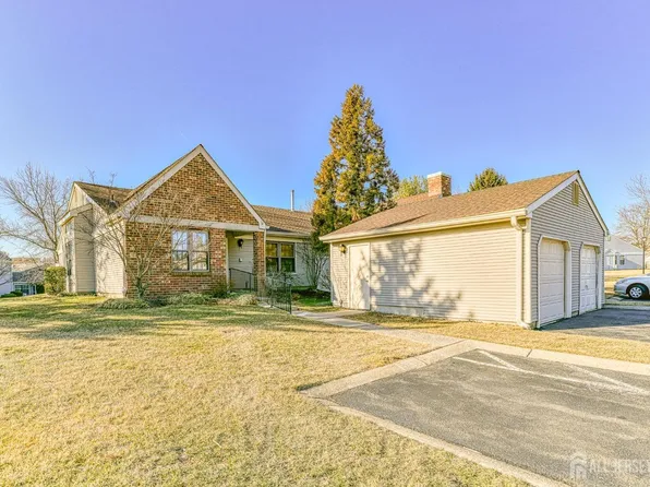 12 Wycoff Way E, East Brunswick, NJ 08816