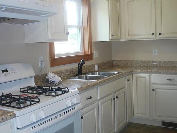 2nd image of 1033 W Hubbard Ave