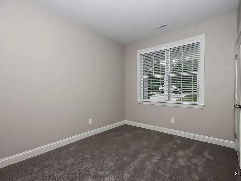 124 Gregory Rd — Photo 10