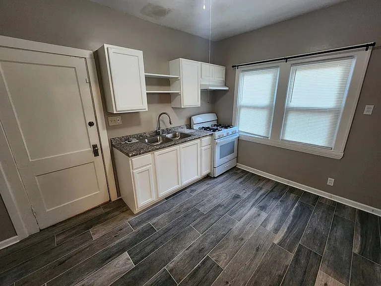 15816 Grovewood Ave — Photo 28
