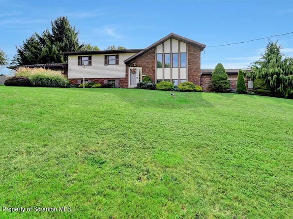 888 Chestnut St, Mayfield, PA 18433