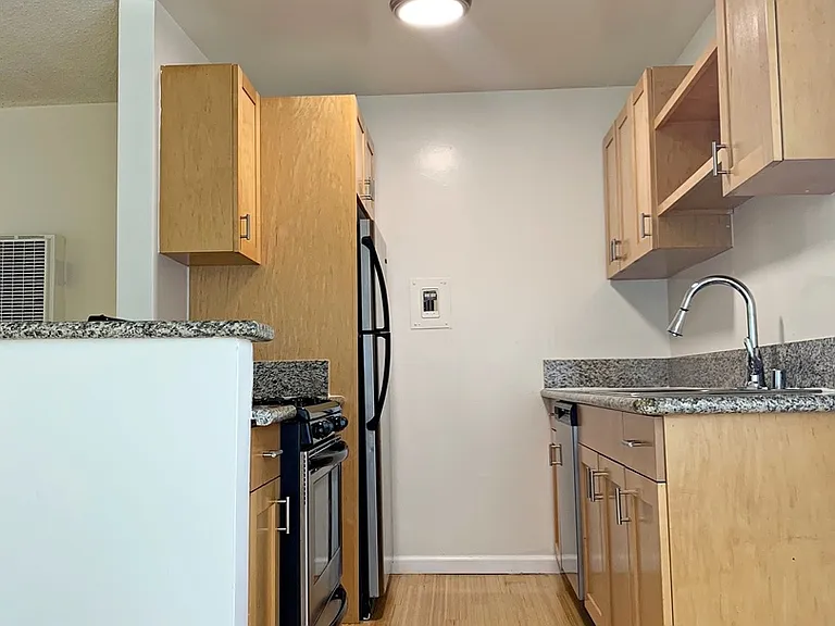 12811 Caswell Ave — Photo 7