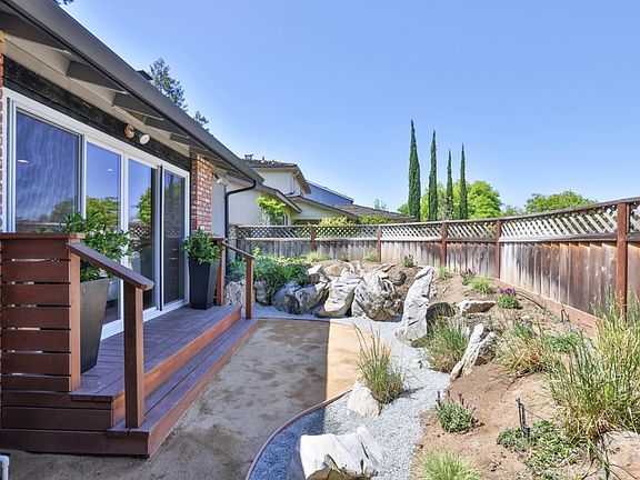 4th image of 1606 Montrose Way