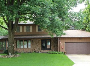120 Ivanhoe Rd, Waterloo, IA 50701