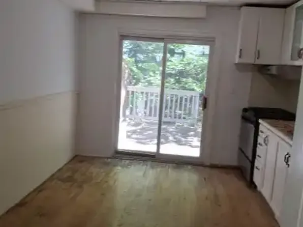 33 Woodward Ave #1A, Toronto, ON M4L 2Y5