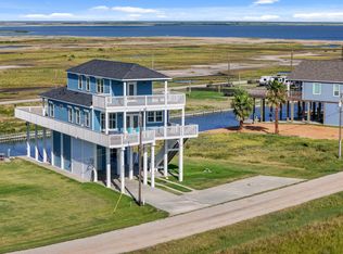 405 Pompano Dr, Freeport, TX 77541