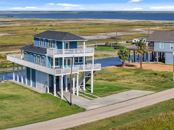 405 Pompano Dr, Freeport, TX 77541