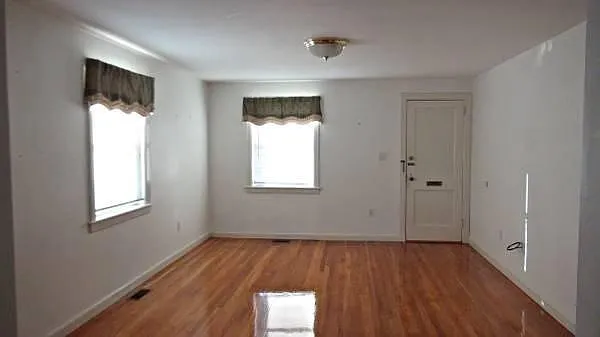 2 bed, 900 sqft, $2,650 — Photo 2