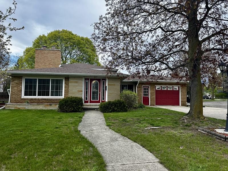 1st image of 211 W Huron Ave
