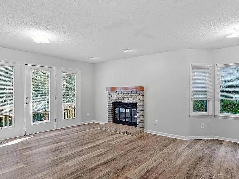 524 Brent Rd — Photo 3