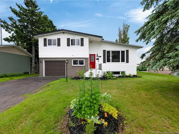 641 Charline Ave, Dieppe, NB E1A 1C7
