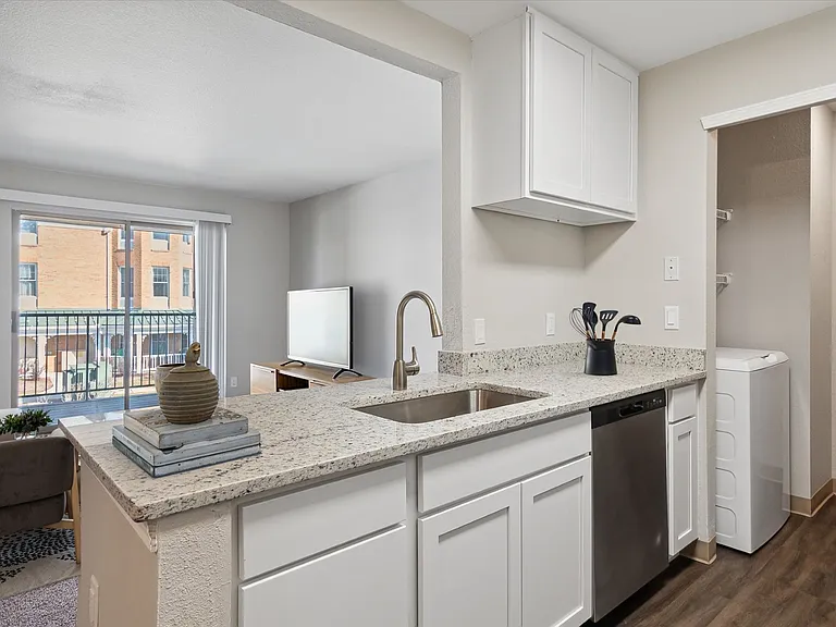 Two Bedroom (Renovated) - 2 Bed / 2 Bath - 897 Sq.Ft.