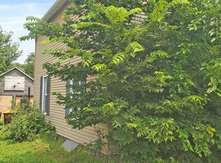 818 E Shawnee St, Freeport, IL 61032