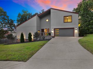 409 Oak Manor Cir, Springdale, AR 72764