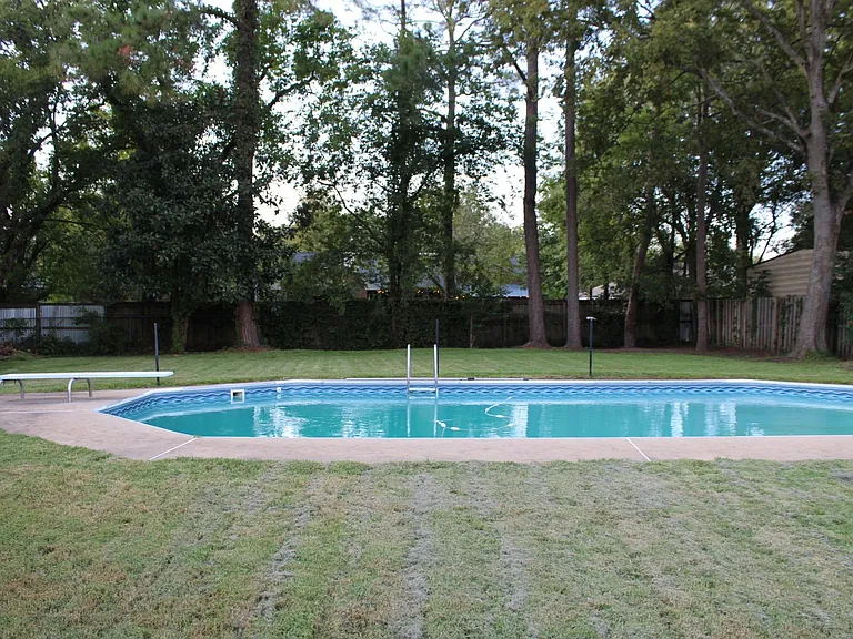 2450 Belcher Dr — Photo 25