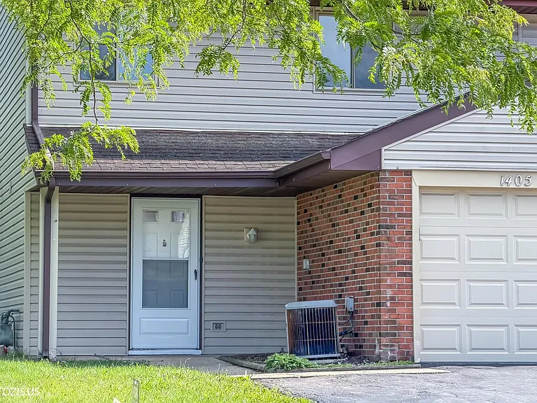 1405 Merrimac Ln N — Photo 39