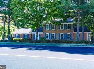 12051 Stoneford Dr, Woodbridge, VA 22192