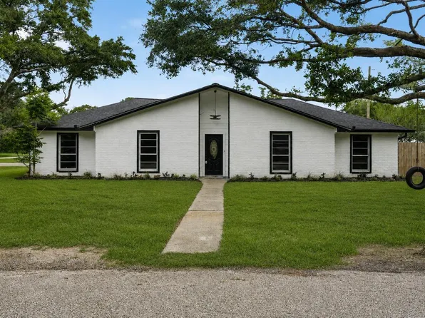 9 Robin Dr, Alvin, TX 77511