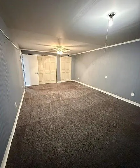 2700 Hereford St — Photo 17