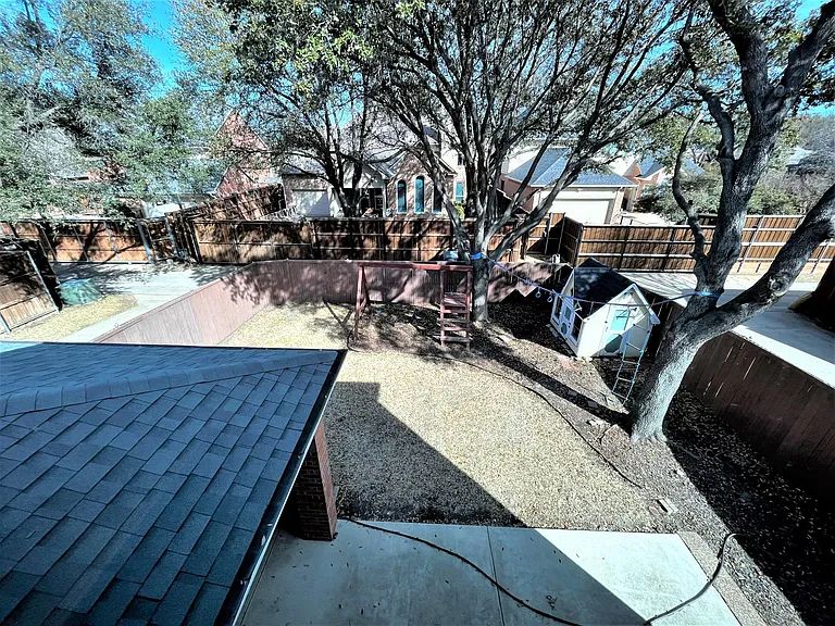 18716 Greenside Dr — Photo 21
