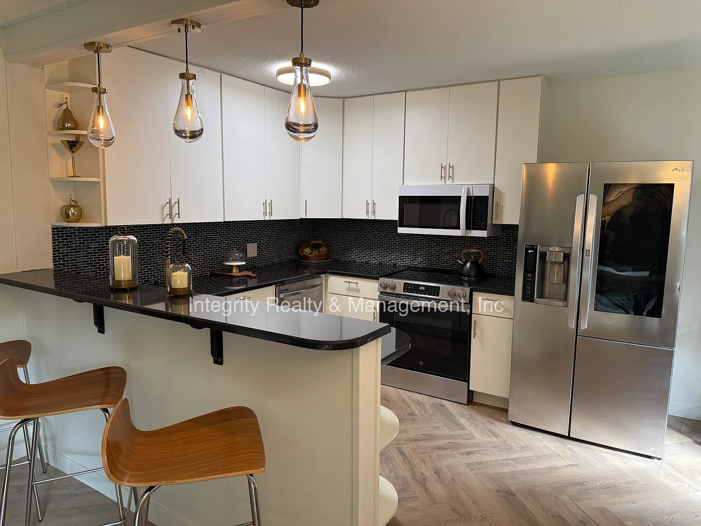 2 Bed/2 Bath, 1,068 Sqft - 2150 S Vaughn Way Unit 204D Aurora, CO 80014 — Photo 1