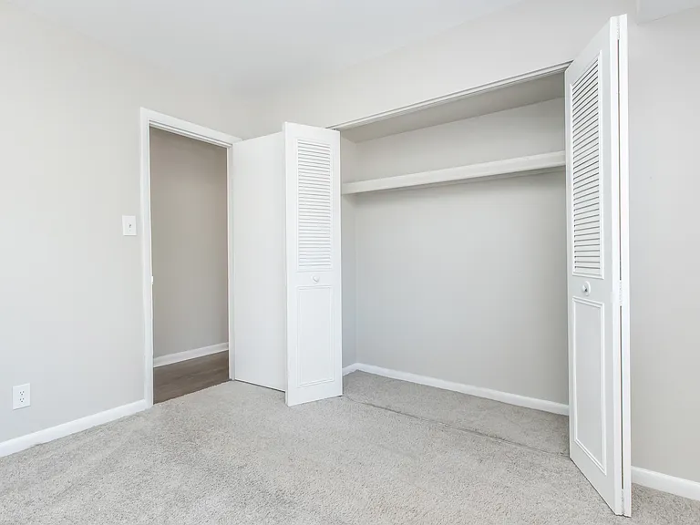 Valley Terrace — Photo 15