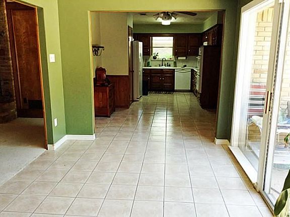 5th image of 205 Mistletoe Dr