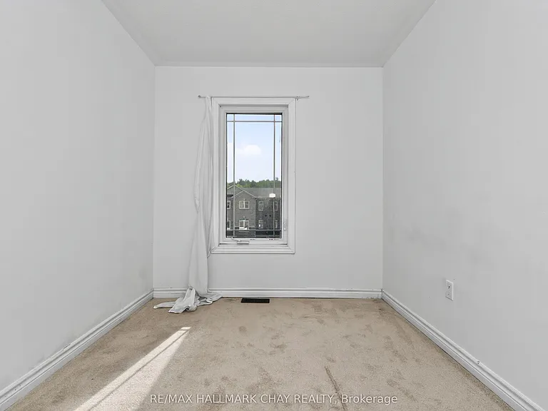 38 Milson Cres — Photo 37