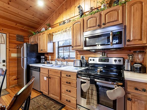 4th image of 2210 Hawks Point Way