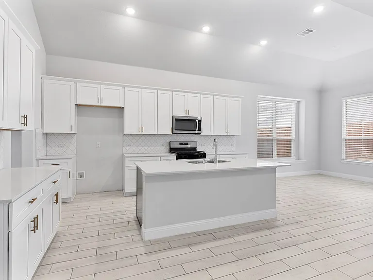 704 Fencerow Trl — Photo 12